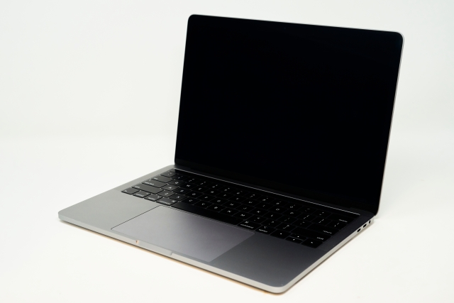 MacBook Air M1（メモリ8GB）でLaravel開発はできる？実測値つきで答えます
